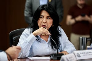 Justiça mantém suspenso aumento salarial de 42% para prefeita, vice e vereadores