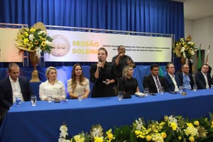 “Somos gigantes e vamos crescer ainda mais”, afirma prefeita em sessão solene