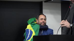 Bolsonarista não vai exonerar equipe de vereador afastado por suspeita de corrupção