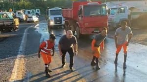 Durante confraternização, prefeito disputa corrida com garis e fica em segundo lugar; veja vídeo