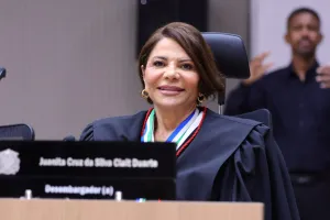 Juanita toma posse no Tribunal de Justiça, cita família e garante atuar na legalidade e ética