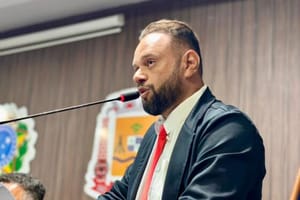 Vereador que agrediu médica é proibido de entrar em unidades de saúde após surto no PS