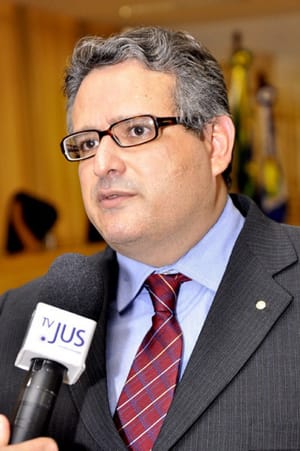 Entre a barbárie e a ética