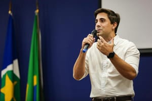 Secretário admite candidatura na eleição de 2026, mas diz que foco ainda é a educação