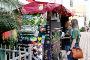 Ambulantes são notificados pela prefeitura para deixar a região central de Cuiabá