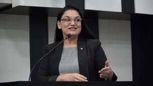 Vereadora denuncia intimidação de ‘líder comunitário’ a assessoras durante visita ao   CPA