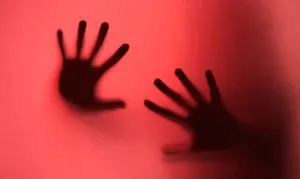 PM arromba porta e resgata menor sequestrada e mantida em cárcere em AP de Cuiabá