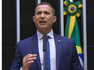 “Lula demonstra disposição em destruir o país”, diz Coronel Assis sobre aumento de juros