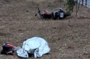 Motociclista de 22 anos morre após perder controle da moto e colidir com placa em Cuiabá