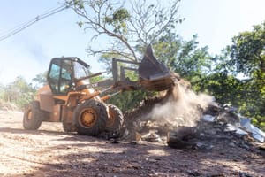 Limpurb retira mais de 100 toneladas de lixo de bolsão no Morada do Ouro II