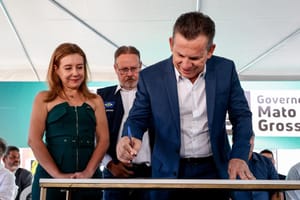 “Chovia mais dentro do que fora”, diz Mauro ao anunciar R$ 15 milhões para o PS de VG