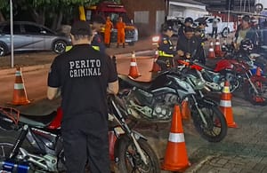 Três condutores de motocicleta são presos durante operação em avenida de Cuiabá