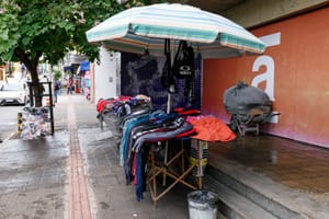 Defensoria aciona Justiça para impedir retirada de ambulantes do Centro de Cuiabá