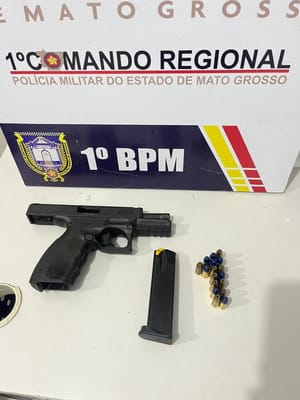Homem é preso pela PM com arma carregada e alega uso para proteção pessoal