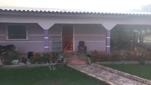 Suspeito de espancar homem e atear fogo em casa por ciúmes da ex-companheira é presa