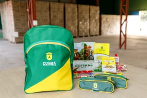 Prefeitura de Cuiabá recebe kits escolares e prevê atender todos alunos este mês