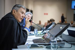 TCE manda ex-prefeito devolver R$ 318 mil por queda de torre de iluminação pública em MT