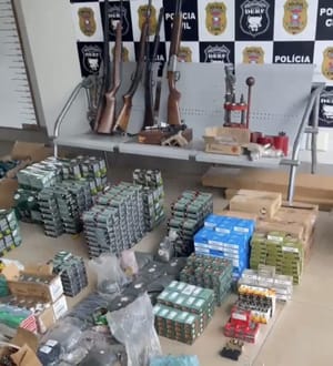 Arsenal com dez armas e 44 mil munições apreendido pela PC é avaliado em R$ 250 mil