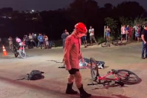 Adolescente de 13 anos morre atropelado por caminhão enquanto andava de bicicleta