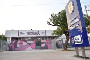 Idoso estupra menina de nove anos e importuna sexualmente policial durante audiência