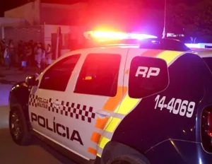 Homem é executado com tiros na cabeça dentro de casa; filhos de 3 e 4 anos presenciam o crime