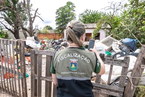 Arcanjo e ex-secretário estão entre os 28 notificados por terrenos abandonados; lista