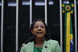 Gisela pede restituição em dobro de valores descontados de beneficiários do INSS