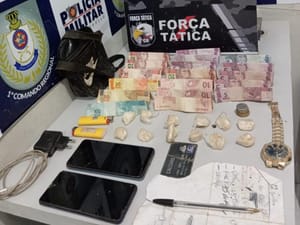 Força Tática prende homem por tráfico de drogas e apreende porções de pasta base