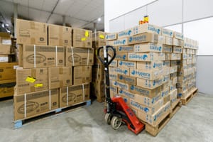 Chegada de nova carga de medicamentos reforça abastecimento em Cuiabá