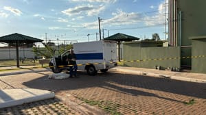 Dupla com tornozeleira é executada dentro de condomínio residencial em Várzea Grande