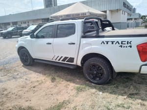 Polícia recupera caminhonete roubada e prende dois criminosos em Cuiabá