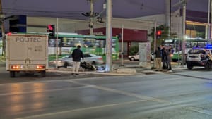 Motociclista morre após perder controle de moto e bater em poste em avenida de Cuiabá