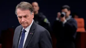 Bolsonaro é internado para exames após mal-estar