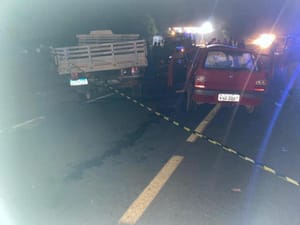 Colisão entre caminhonete e Uno mata quatro pessoas; vítimas incluem criança e idosa