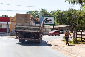 Limpurb intensifica ações contra descarte irregular com Cata-treco em 22 bairros nesta semana
