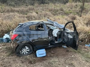Duas pessoas morrem e três ficam feridas em grave acidente com carro de passeio na rodovia BR-163