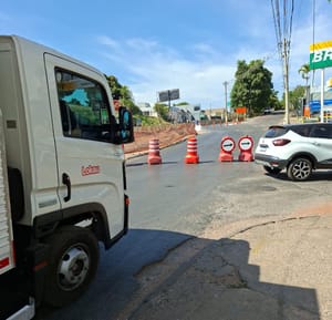 Semob interdita tráfego de veículos pesados em trecho da avenida Miguel Sutil