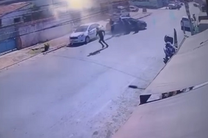 Bandidos perseguidos por vítima de roubo em Cuiabá eram foragidos da Justiça; veja vídeo