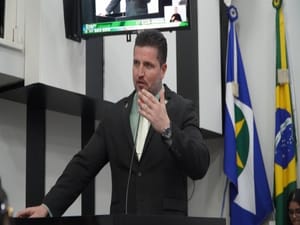 Câmara de Cuiabá avança em projeto que proíbe transição de gênero em menores de 18 anos