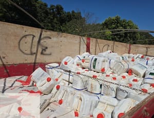 Polícia prende quadrilha que transportava R$ 1 milhão em herbicida proibido em Cuiabá