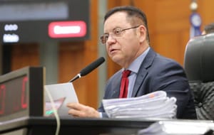 Quem precisa não pede, grita por socorro!