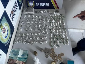 Polícia Militar prende cinco pessoas por tráfico e apreende 188 porções de drogas