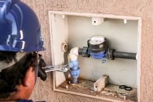 Águas Cuiabá terá que religar água cortada por conta superfaturada