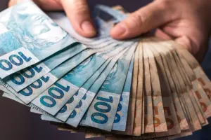 Banco é impedido de descontar valores de aposentadoria de idoso por ‘empréstimo fake’