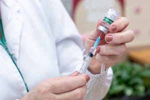 Cuiabá vacina adolescentes entre 15 e 19 anos contra o HPV até o próximo dia 1º de agosto