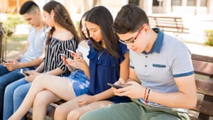 Unimed alerta sobre risco da ‘Geração Z’ desenvolver cegueira por excesso de telas