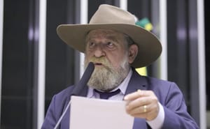 Barbudo alfineta Lula sobre atrito com EUA: "nem com cargo faz o que deveria fazer"