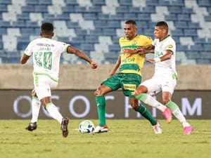 Após derrota fora de casa, Cuiabá recebe o América-MG na Arena para se aproximar do G4