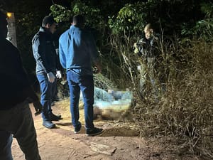 Dois corpos são encontrados dentro de saco de areia na região do Pedra 90