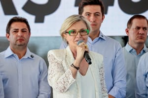 Senadora rebate deputado Cattani e Abilio, e mantém críticas a Eduardo Bolsonaro